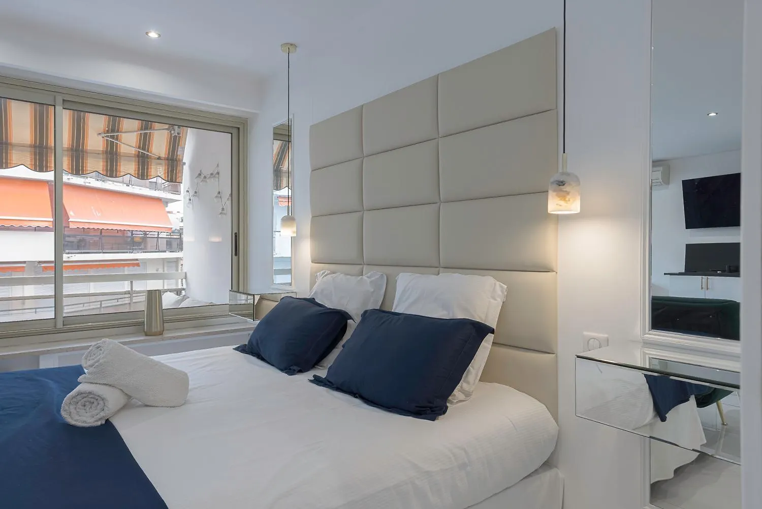 Luxury Maubourg - Vue mer - Croisette 50m plage - Clim - terrasse Cannes 0*,  France